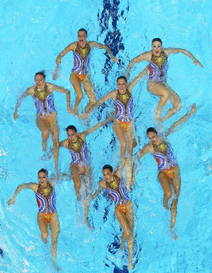 Đội bơi nghệ thuật Tây Ban Nha.